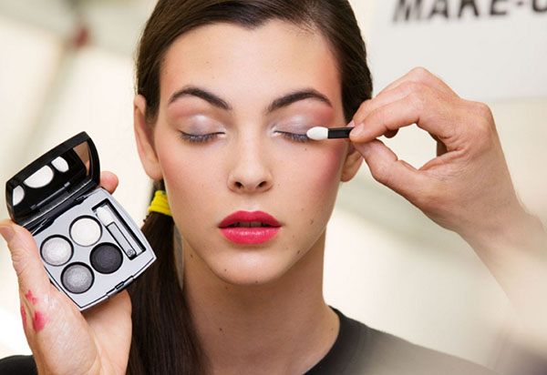 Maquillaje efectivo el 8 de marzo: Secretos de Chanel