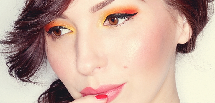 Glamoroso maquillaje en casa