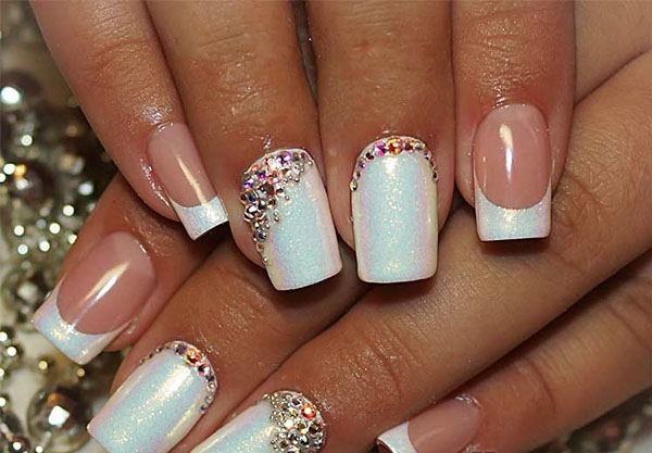 Glitter y piedras Swarovski como una tendencia de la manicura de invierno 2016-2017