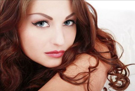  Las cejas y el cabello deben mezclarse en color