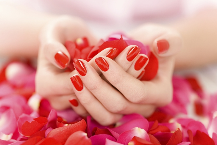 Cómo dar forma a las uñas en casa?