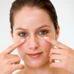 Cómo eliminar círculos debajo de los ojos