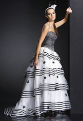 ¿Cómo elegir un vestido en la fiesta de graduación de 2010?
