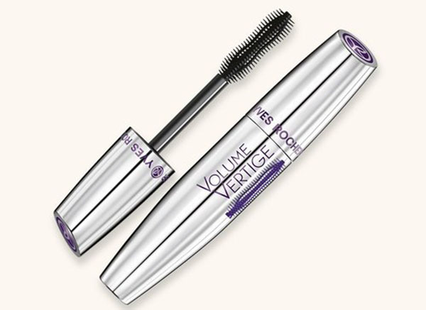 Mascara y una colección de productos para un maquillaje perfecto. Tendencias de maquillaje Otoño-Invierno 2016