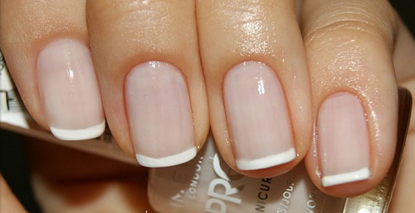 Qué manicura hacer en la escuela el 1 de septiembre, una foto. Ideas de manicura para el Día del Conocimiento para alumnos de 9 ° y 11 ° grado
