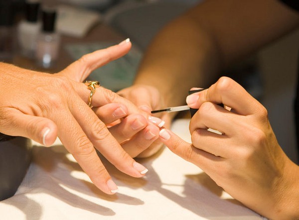 Qué manicura hacer en la escuela el 1 de septiembre, una foto. Ideas de manicura para el Día del Conocimiento para alumnos de 9 ° y 11 ° grado