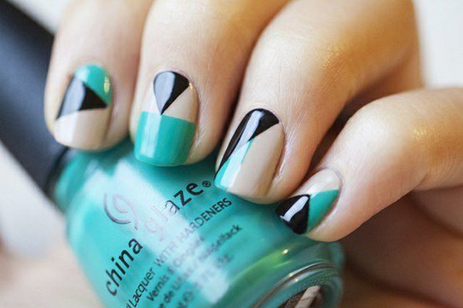 Manicura con cinta adhesiva: una idea práctica