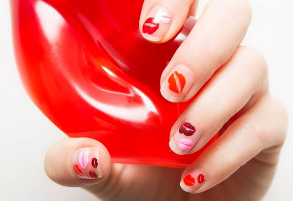 Manicura en cinco minutos: tres diseños de uñas simples