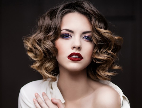 Derretir finos mechones de cabello oscuro