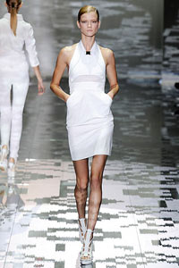 Un pequeño vestido blanco