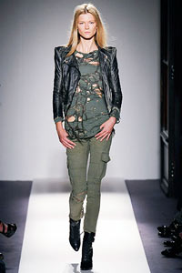 Chaqueta al estilo de militar o safari