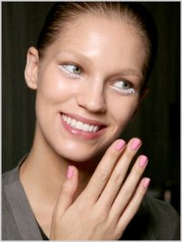 Manicura de primavera de moda 2011
