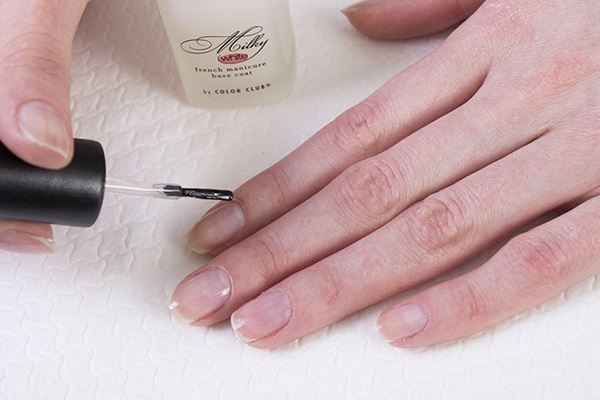 Manicura de mármol con barniz de gel