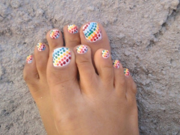 Diseño de uñas de moda en las piernas - fotos y videos