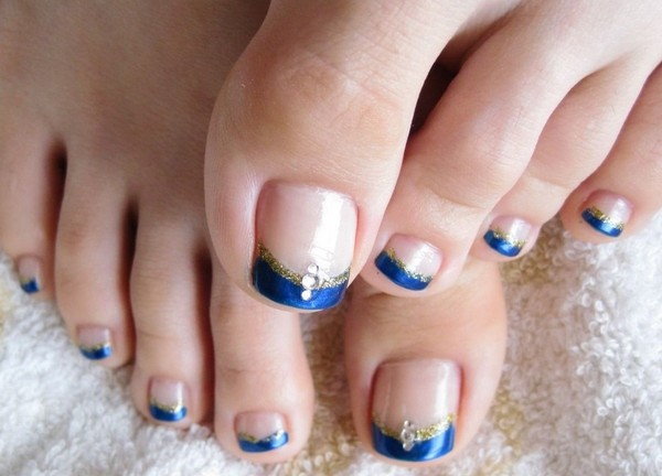 Diseño de uñas de moda en las piernas - fotos y videos