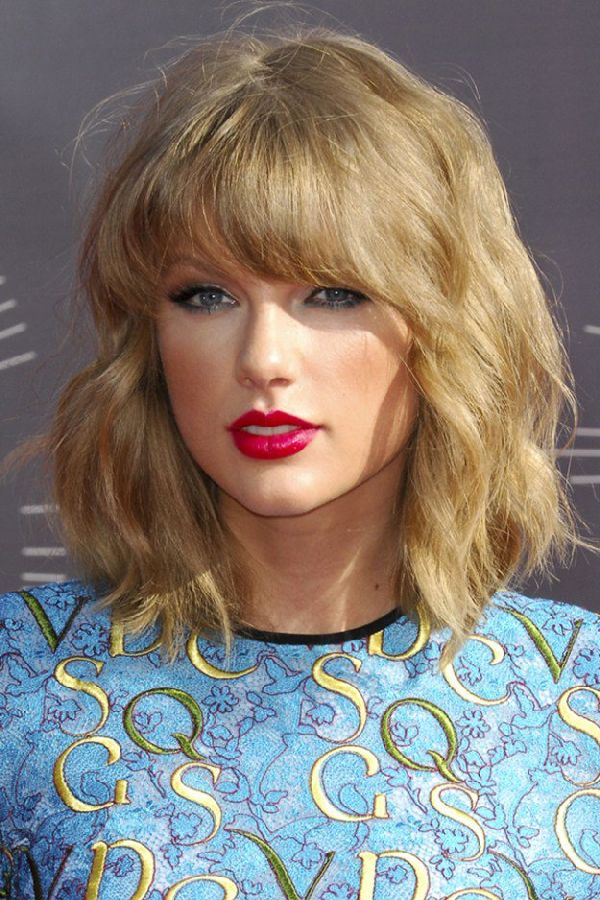 Peinado por el Año Nuevo del Petardo por sus propias manos: ideas de moda para el cabello corto, mediano y largo, foto