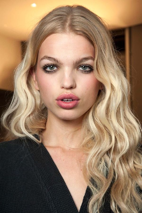 Peinado por el Año Nuevo del Petardo por sus propias manos: ideas de moda para el cabello corto, mediano y largo, foto