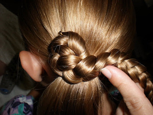 Peinados para niñas con sus propias manos para el gallo de Año Nuevo 2017 - ideas para cabello corto, mediano y largo, fotos paso a paso y videos