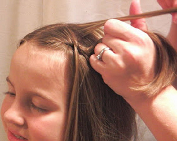 Peinados para niñas con sus propias manos para el gallo de Año Nuevo 2017 - ideas para cabello corto, mediano y largo, fotos paso a paso y videos