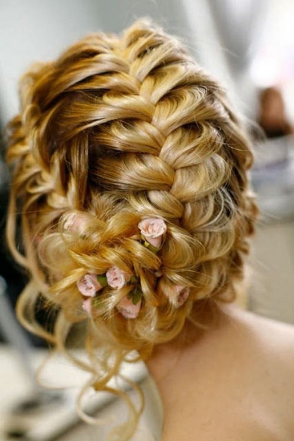 Trenza trenzada en pelo medio con una foto