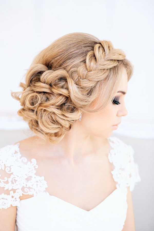 Trenza trenzada en pelo medio con una foto