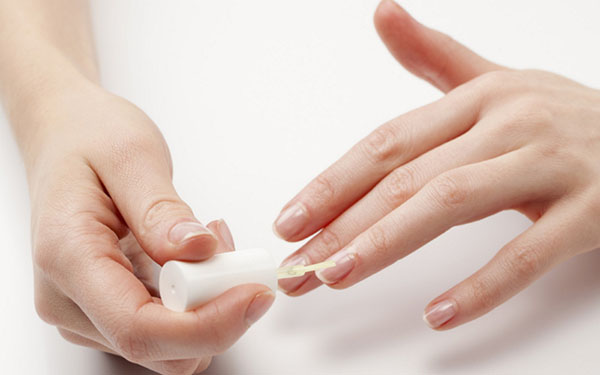 Cinco problemas frecuentes en las uñas: causas y soluciones