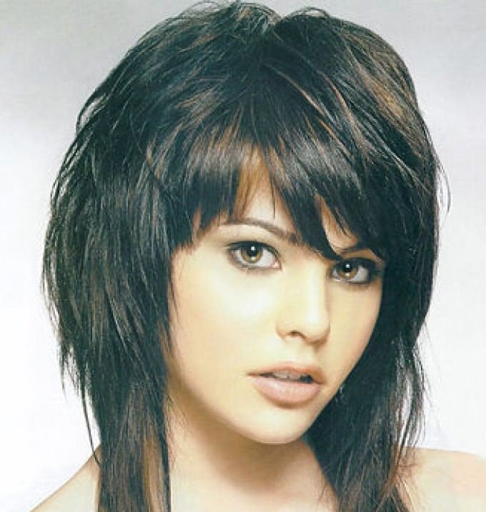 mujer con un corte de pelo