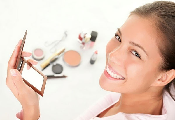 La técnica del maquillaje correcto: cuatro reglas de los artistas del maquillaje