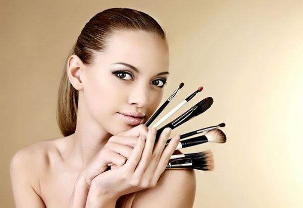 La técnica del maquillaje correcto: cuatro reglas de los artistas del maquillaje