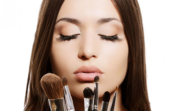 TOP-4 recepciones del maquillaje perfecto: lecciones de los artistas del maquillaje
