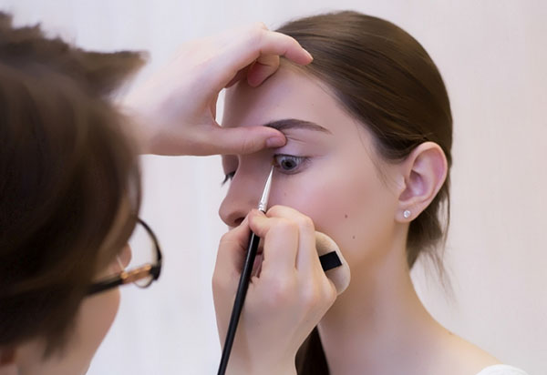 TOP-4 recepciones del maquillaje perfecto: lecciones de los artistas del maquillaje