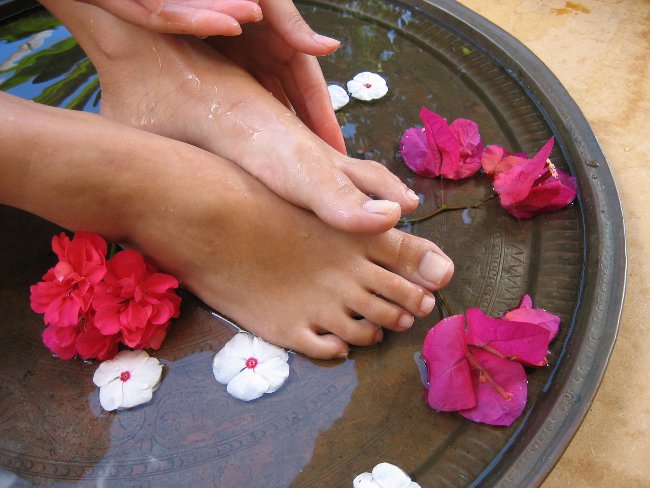 Cuidado de los pies: baños de pies caseros