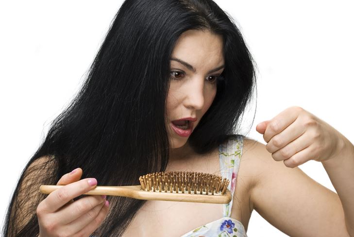 Cuidado del cabello en la temporada fría en el hogar