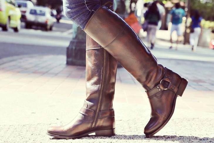 Lecciones de estilo: qué usar botas altas con tacones bajos