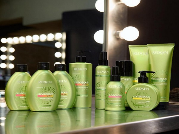 Revolución ondulada: nuevos elementos para rizos rizados Redken Curvaceous