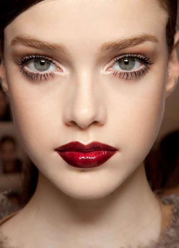 Labios brillantes como tendencia del invierno 2016-2017