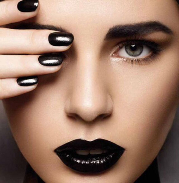 Labios brillantes como tendencia del invierno 2016-2017