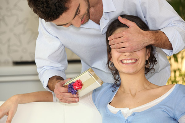 Cómo enseñar a su marido a dar regalos: 6 consejos para un psicólogo