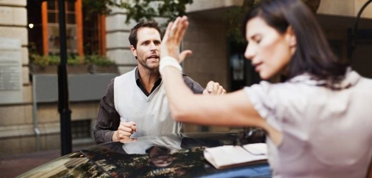 ¿Cómo responder a los insultos de su marido?