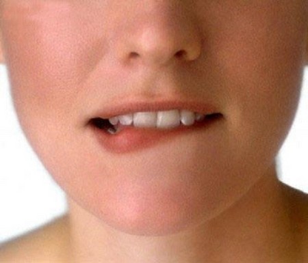 Cómo saber acerca de los pensamientos de un hombre de sus labios