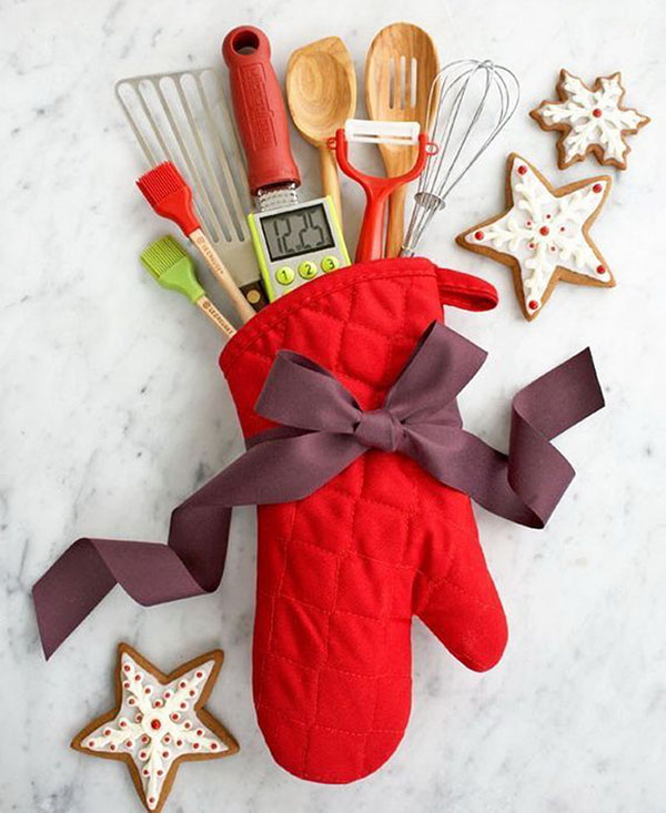 Qué regalar para el gallo de fuego de Año Nuevo 2017: ideas para un hombre querido, niña, mamá y papá, un amigo