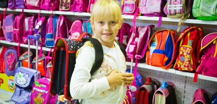 Mochila para un niño de primer grado
