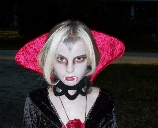 Halloween en la escuela: cómo celebrar, ideas para el guión, concursos, video. Traje de Halloween para la escuela con sus propias manos, foto