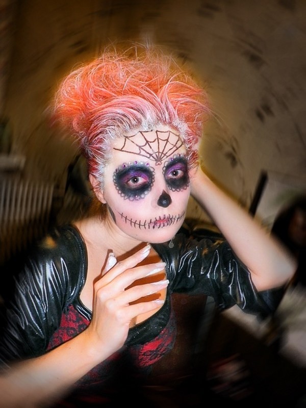 Halloween en la escuela: cómo celebrar, ideas para el guión, concursos, video. Traje de Halloween para la escuela con sus propias manos, foto