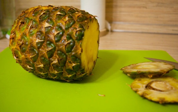 Cómo cortar una piña de forma adecuada y hermosa