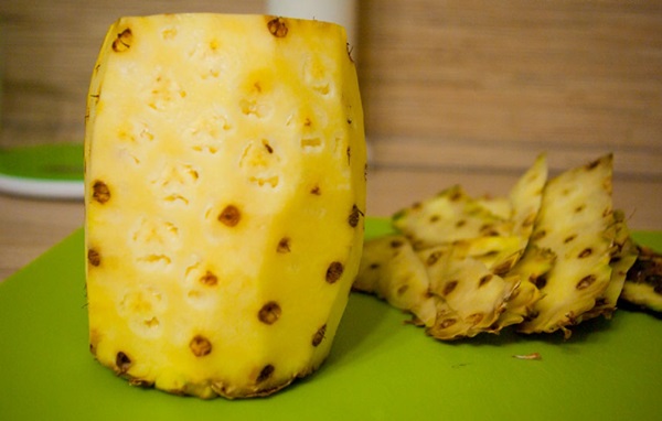 Cómo cortar una piña de forma adecuada y hermosa