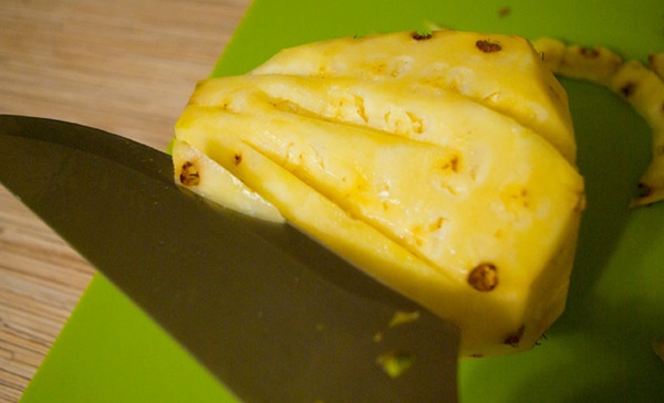 Cómo cortar una piña de forma adecuada y hermosa