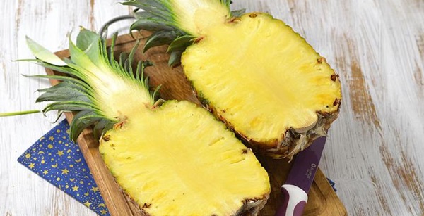 Cómo cortar una piña de forma adecuada y hermosa
