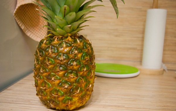 Cómo cortar una piña de forma adecuada y hermosa