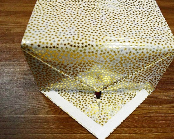 Cómo empacar un regalo en un papel de regalo